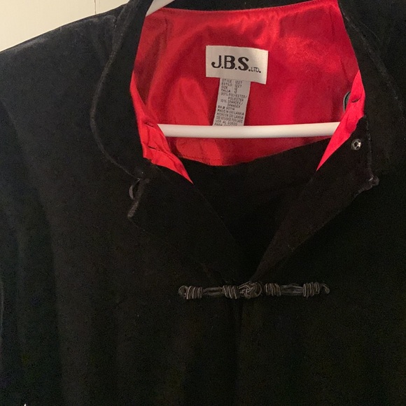 Dressy suit black velvet with red satin - Picture 4 of 5